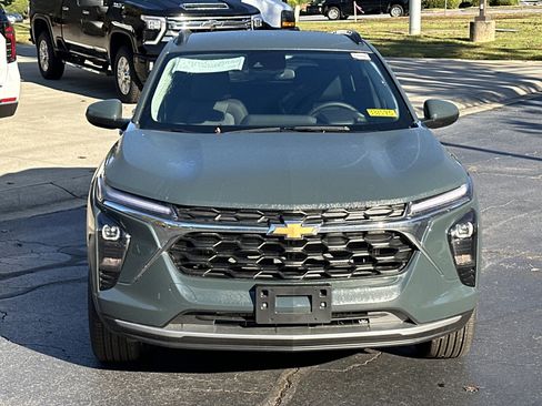 New 2025 Chevrolet Trax LT w/ Driver Confidence Package image 2