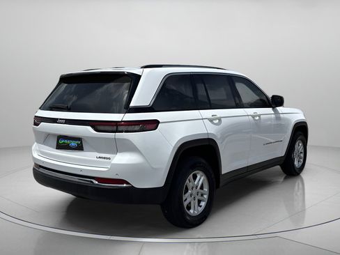 Used 2023 Jeep Grand Cherokee Laredo RWD image 3
