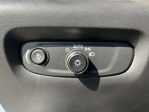 Used 2023 Chevrolet Traverse RS image 36