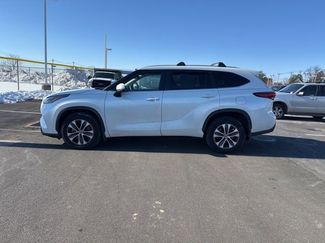 Used 2023 Toyota Highlander XLE video 2
