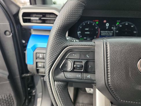 Used 2025 Toyota Tacoma TRD Sport image 19