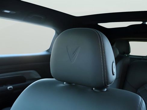 New 2024 VinFast VF 9 Plus AWD/4WD image 12