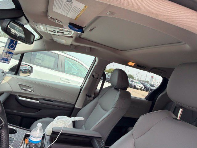 Used 2023 Toyota Sienna XLE AWD/4WD image 11
