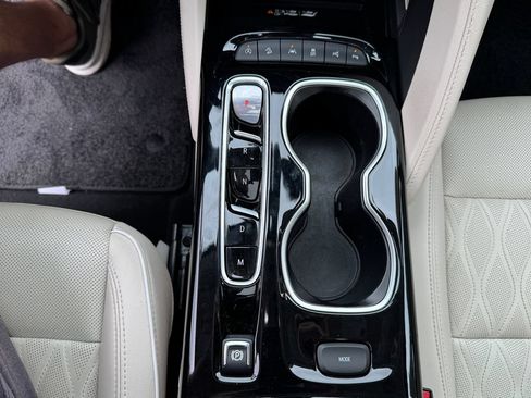 Used 2023 Buick Envision Avenir AWD/4WD image 21