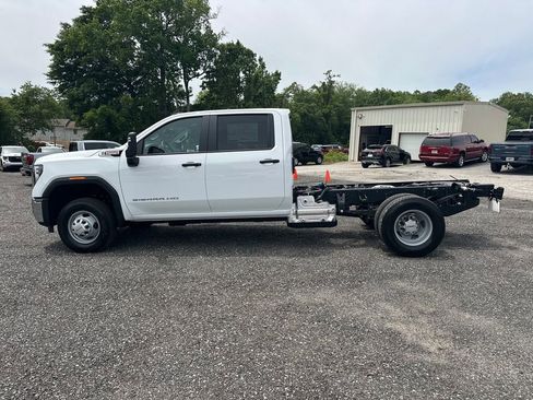 New 2026 GMC Sierra 3500 Pro w/ Convenience Package AWD/4WD image 9