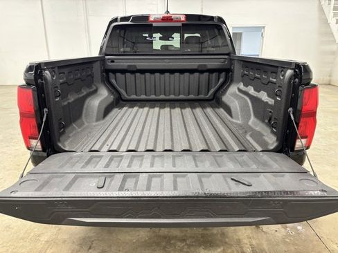 Used 2024 Chevrolet Colorado LT w/ LT Convenience Package III image 22