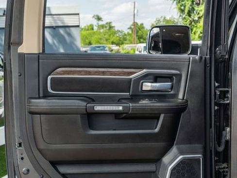 Used 2019 RAM 2500 Laramie AWD/4WD image 32