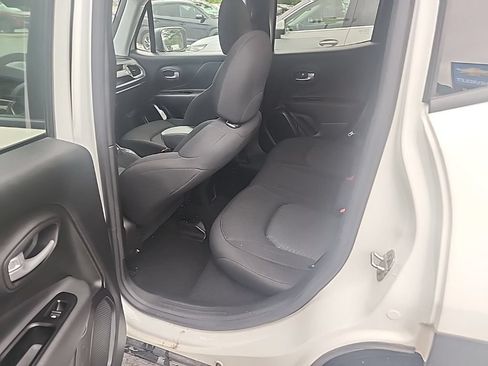 Used 2023 Jeep Renegade Latitude AWD/4WD image 12