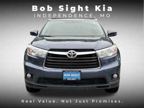 Used 2016 Toyota Highlander XLE AWD/4WD image 23