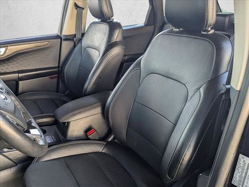 Used 2020 Ford Escape Titanium w/ Titanium Premium Package 2.0 FWD image 17
