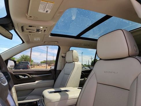 Used 2023 GMC Yukon XL Denali image 13