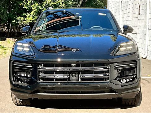 Used 2025 Porsche Cayenne Turbo AWD/4WD image 22