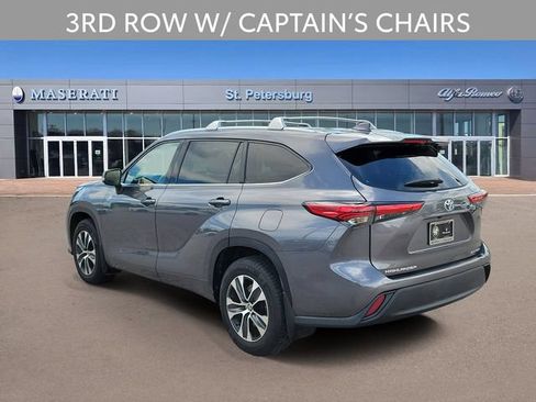 Used 2021 Toyota Highlander XLE AWD/4WD image 3