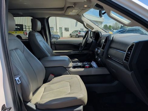 Used 2018 Ford Expedition Limited w/ Equipment Group 302A AWD/4WD image 9