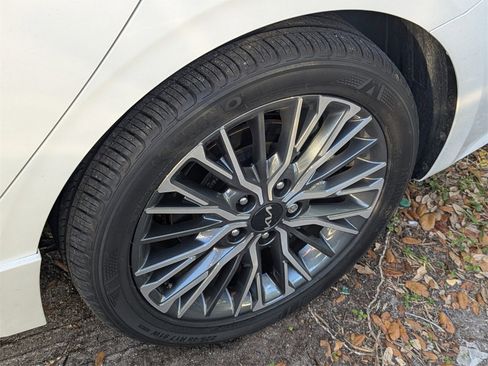 Used 2024 Kia Forte GT-Line w/ GT-Line Premium Package image 11