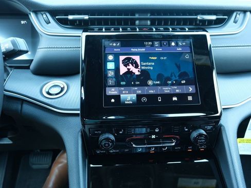 New 2025 Jeep Grand Cherokee Laredo w/ Luxury Tech Group I AWD/4WD image 19
