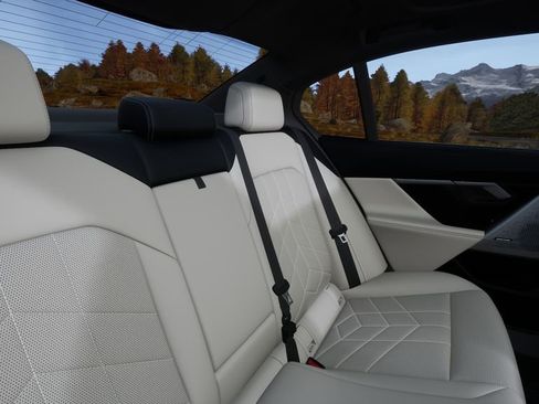 Used 2025 BMW 530i image 42