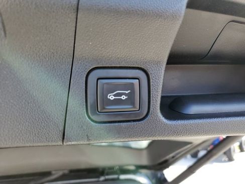 Used 2023 GMC Acadia SLE w/ Driver Convenience Package image 11