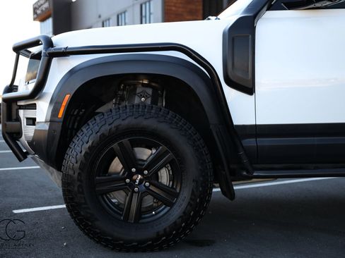 Used 2021 Land Rover Defender 110 SE image 10