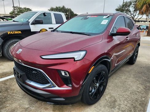 Used 2025 Buick Encore GX Sport Touring w/ Comfort Package image 3