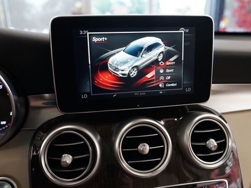 Used 2017 Mercedes-Benz GLC 300 4MATIC image 32