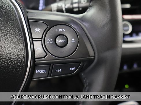 Used 2025 Toyota Corolla Cross XLE image 4