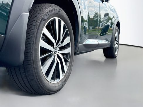 Certified 2025 Nissan Pathfinder Platinum w/ Cargo Package AWD/4WD image 9