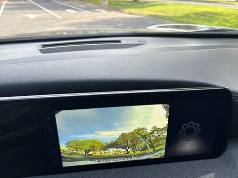 Used 2025 Nissan Kicks SV image 17