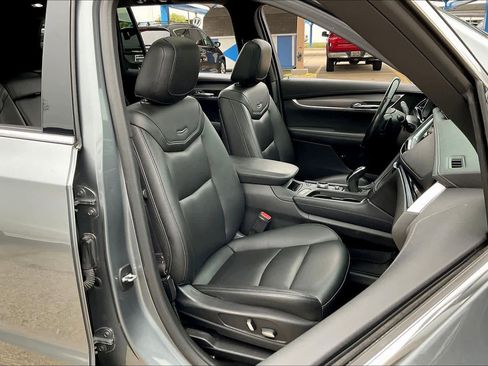 Used 2022 Cadillac XT6 Luxury image 8
