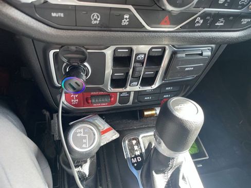 Used 2024 Jeep Gladiator Sport image 11