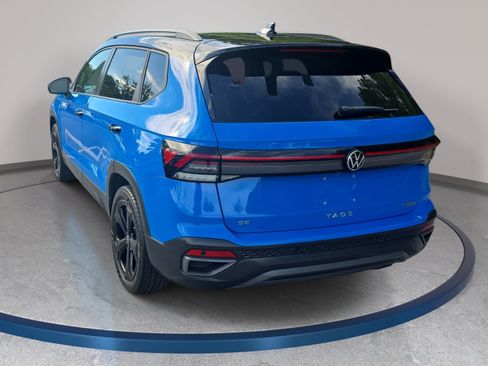 Used 2025 Volkswagen Taos SE AWD/4WD image 7