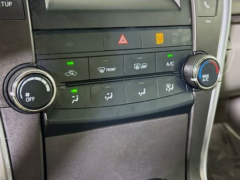 Certified 2017 Toyota Camry LE image 8