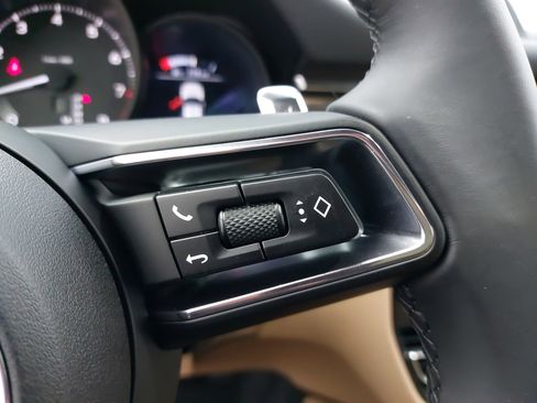 Certified 2025 Porsche Macan image 20