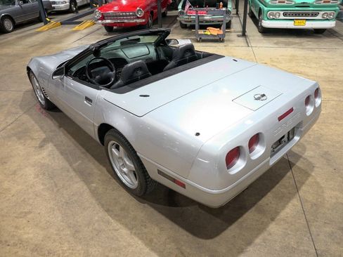 Used 1996 Chevrolet Corvette Convertible RWD image 16