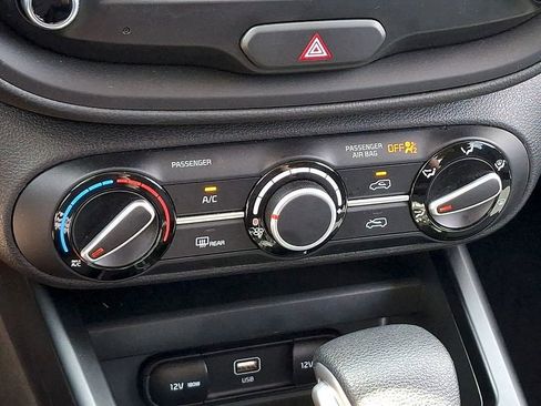Used 2025 Kia Soul LX w/ LX Technology Package FWD image 15