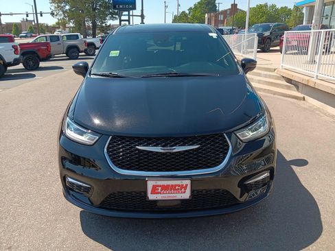 Used 2026 Chrysler Pacifica Limited FWD image 8