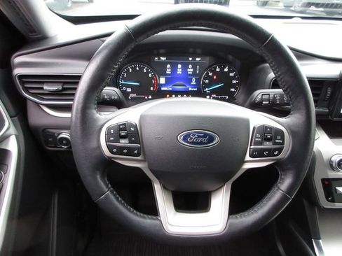 Certified 2022 Ford Explorer XLT w/ Equipment Group 202A image 14