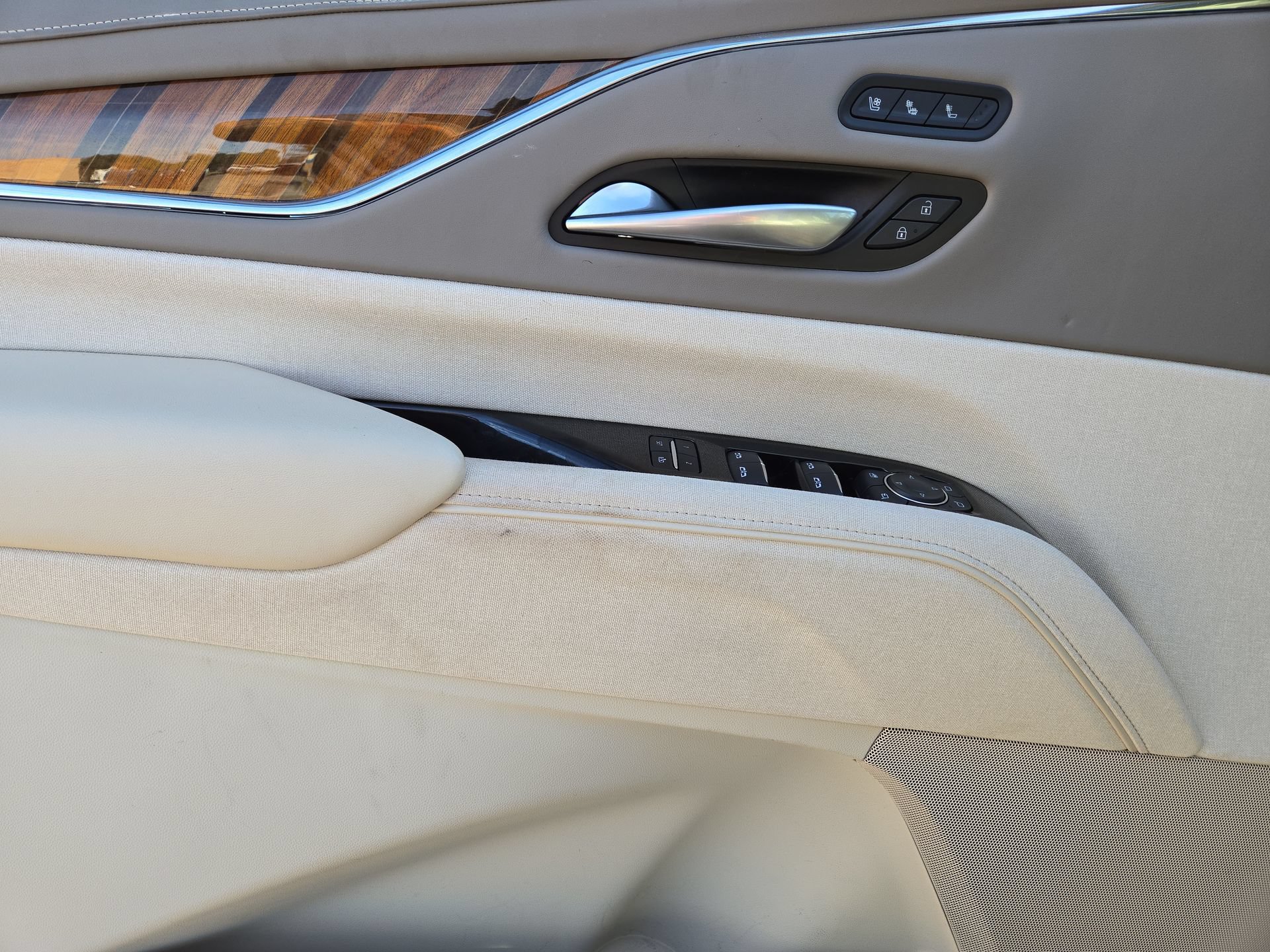 Used 2024 Cadillac Escalade Sport Platinum w/ LPO, Floor Liner Package AWD/4WD image 15