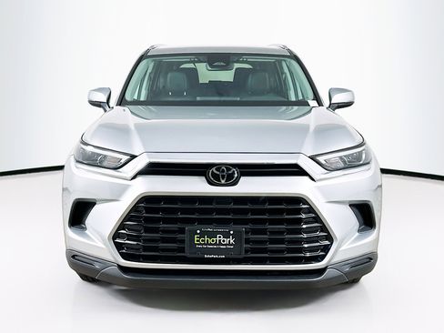 Used 2025 Toyota Grand Highlander AWD image 2