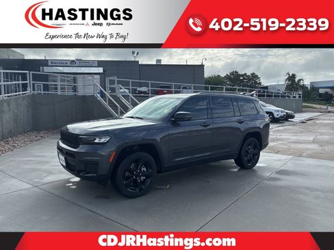 Used 2023 Jeep Grand Cherokee L Altitude AWD/4WD image 1
