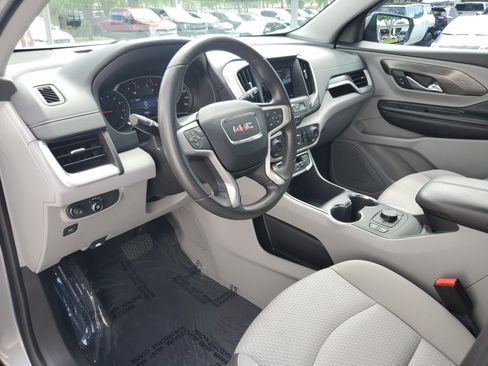 Used 2024 GMC Terrain SLE w/ Driver Convenience Package FWD image 23