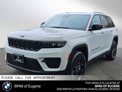 Used 2024 Jeep Grand Cherokee Altitude AWD/4WD image 7