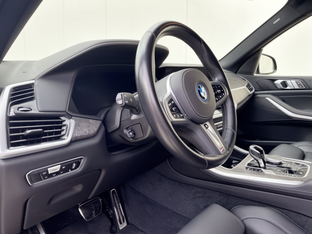 Used 2023 BMW X5 xDrive45e w/ M Sport Package AWD/4WD image 4