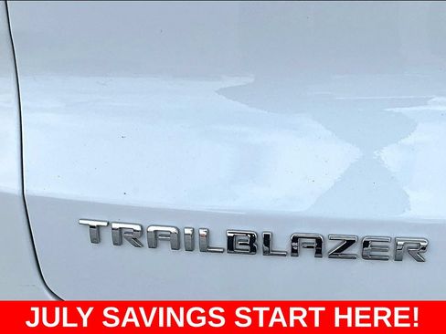 Used 2024 Chevrolet TrailBlazer LS FWD image 30