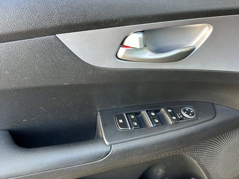 Used 2024 Kia Forte LXS FWD image 11