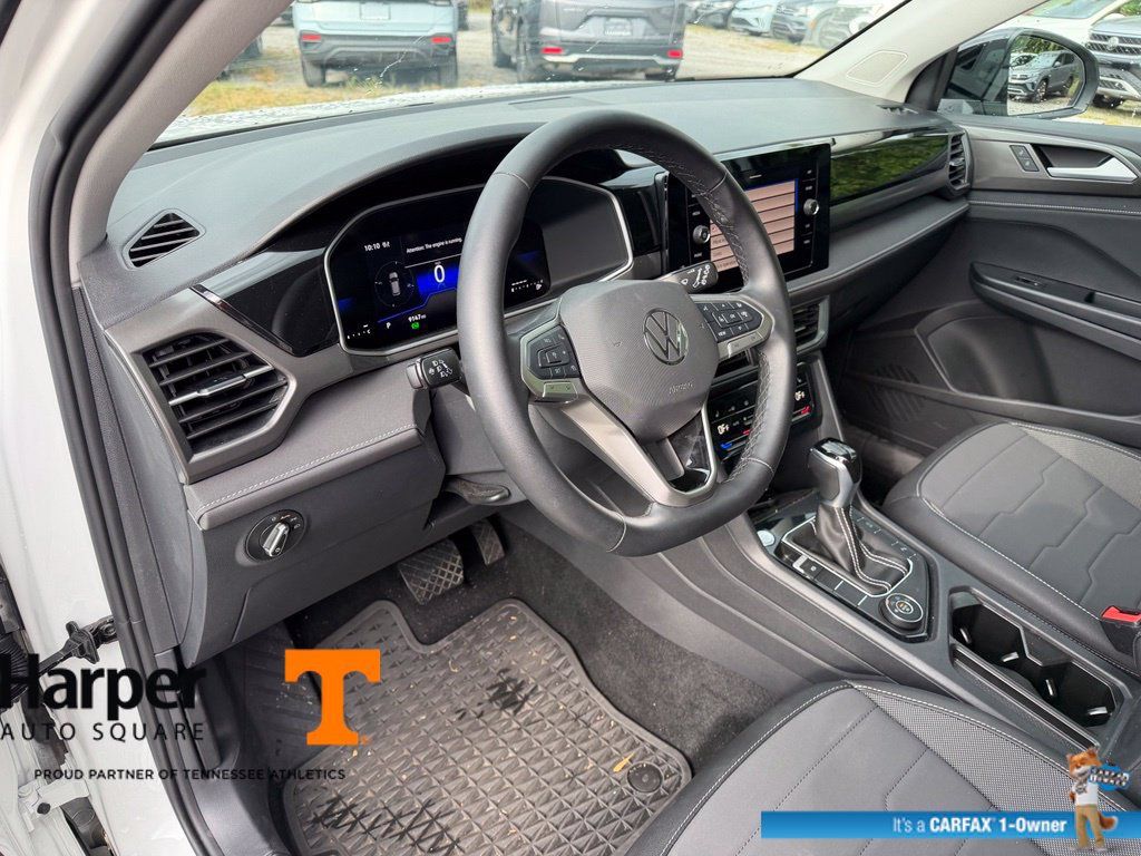 Used 2025 Volkswagen Taos SE AWD/4WD image 15