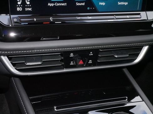 Certified 2025 Volkswagen Atlas Cross Sport SE image 23