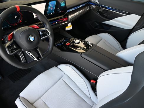 New 2027 BMW M5 w/ Executive Package AWD/4WD image 13