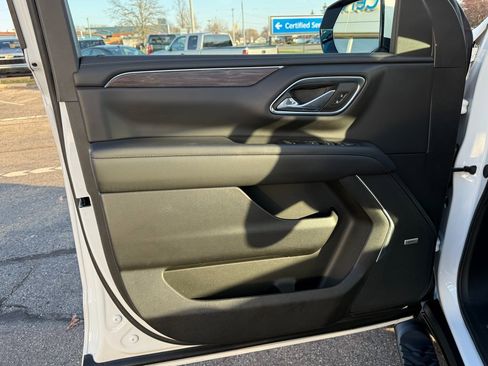 Used 2024 Chevrolet Suburban Z71 w/ Off-Road Capability Package image 15