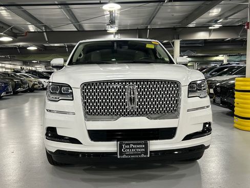 Used 2022 Lincoln Navigator L Reserve AWD/4WD image 6
